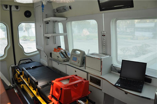 阿尔山市救护车内部